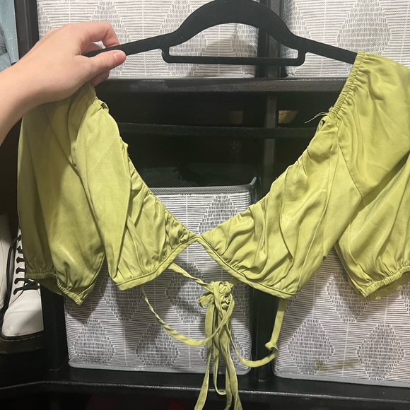 Beginning Boutique Green Top - Picture 2 of 2